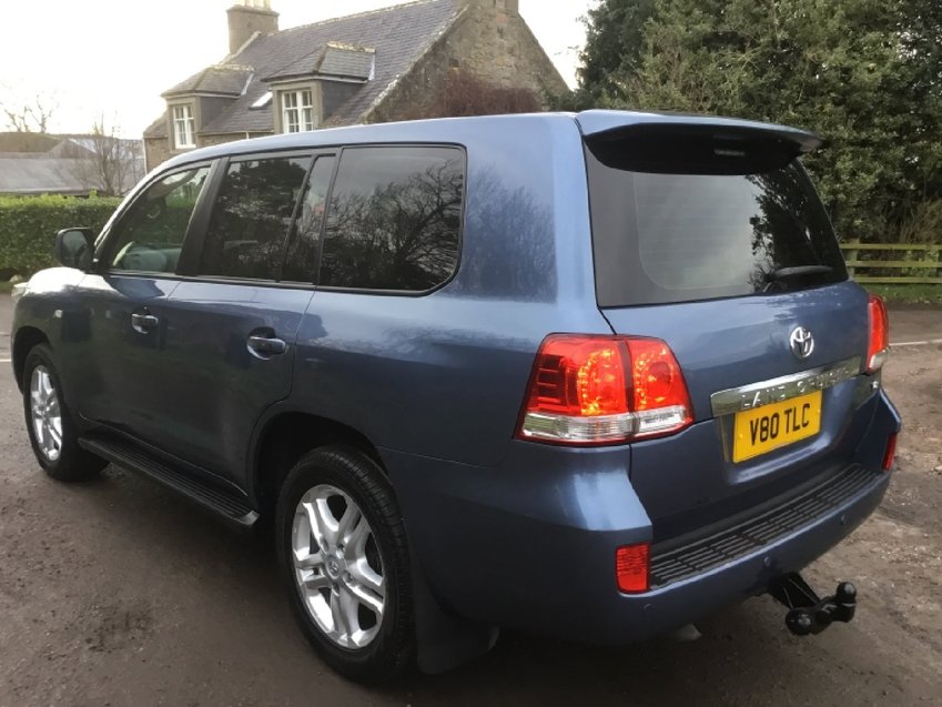 View TOYOTA LAND CRUISER 4.5ltr V8 D-4D AUTO 4x4 7 SEATER ESTATE 285ps