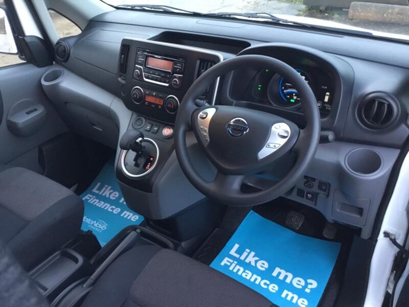 NISSAN E-NV200