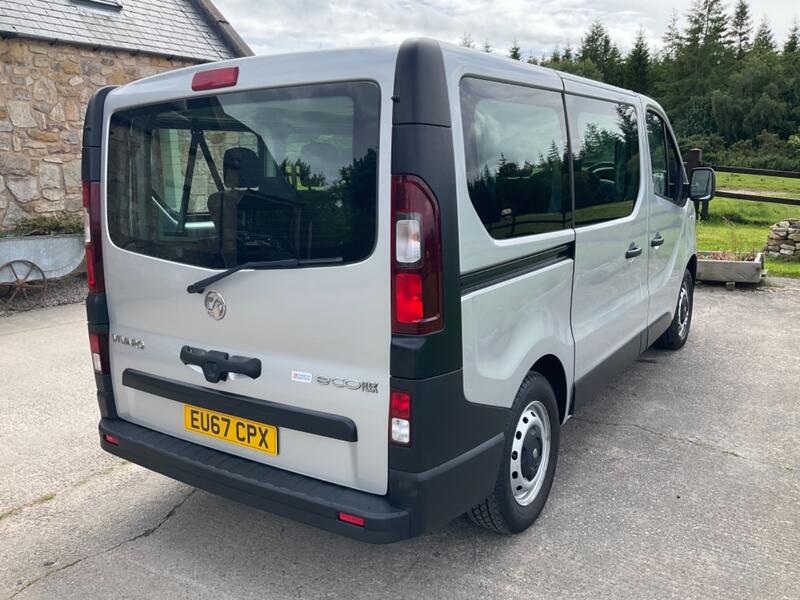 View VAUXHALL VIVARO 1.6 CDTi BiTurbo 2900 L1 H1 SWB Combi 9 Seater Minibus Twin SLD Euro 6 