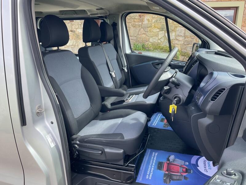 VAUXHALL VIVARO