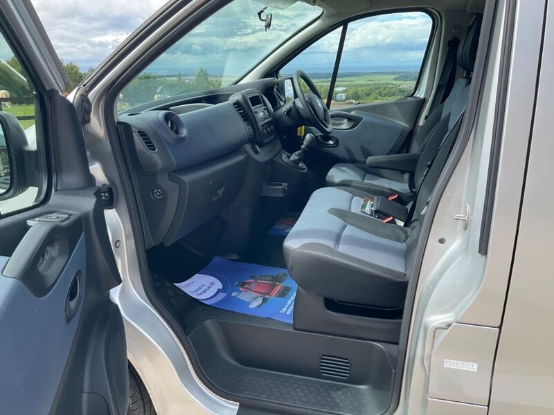 VAUXHALL VIVARO