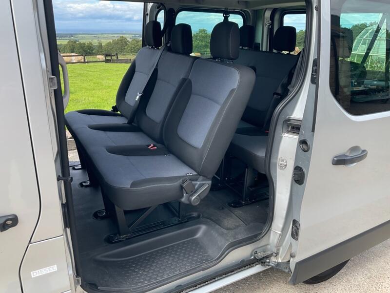 VAUXHALL VIVARO