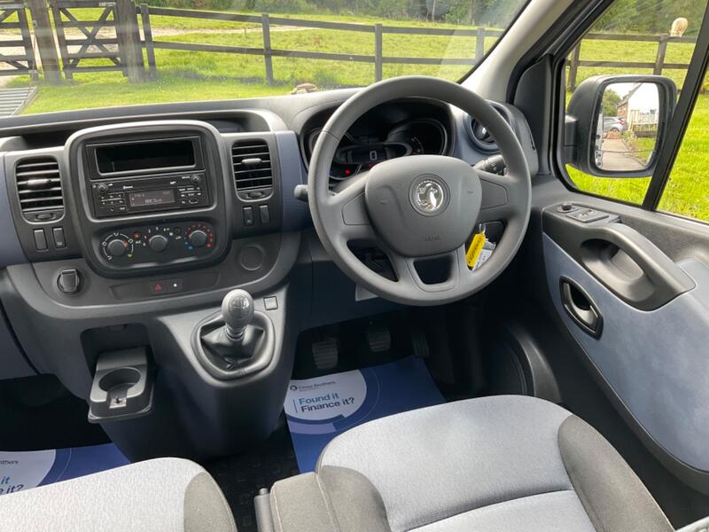 VAUXHALL VIVARO