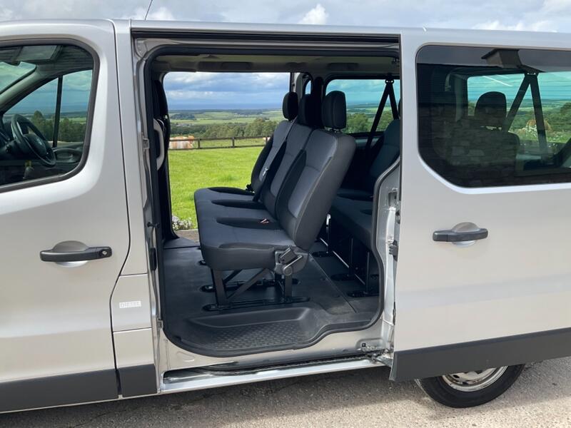 VAUXHALL VIVARO