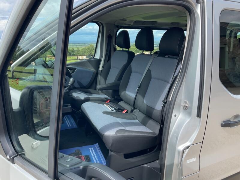 VAUXHALL VIVARO