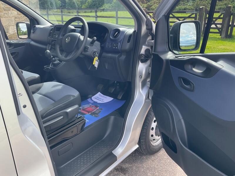 VAUXHALL VIVARO