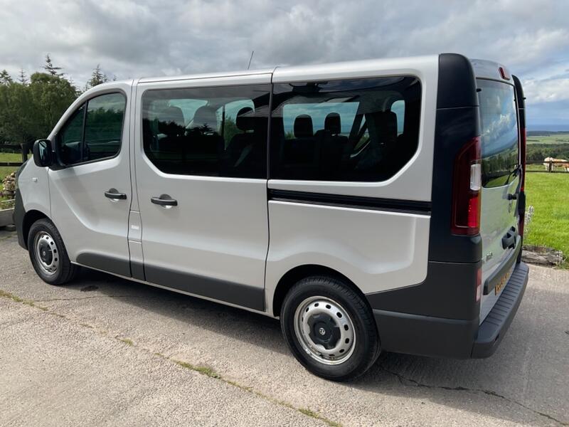 VAUXHALL VIVARO