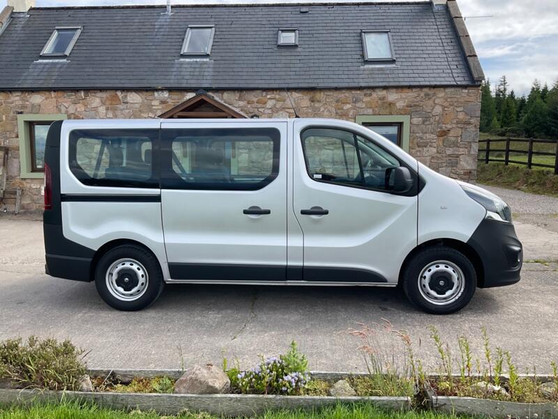 View VAUXHALL VIVARO 1.6 CDTi BiTurbo 2900 L1 H1 SWB Combi 9 Seater Minibus Twin SLD Euro 6 
