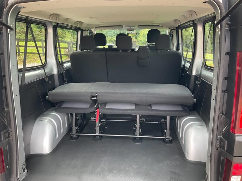 VAUXHALL VIVARO
