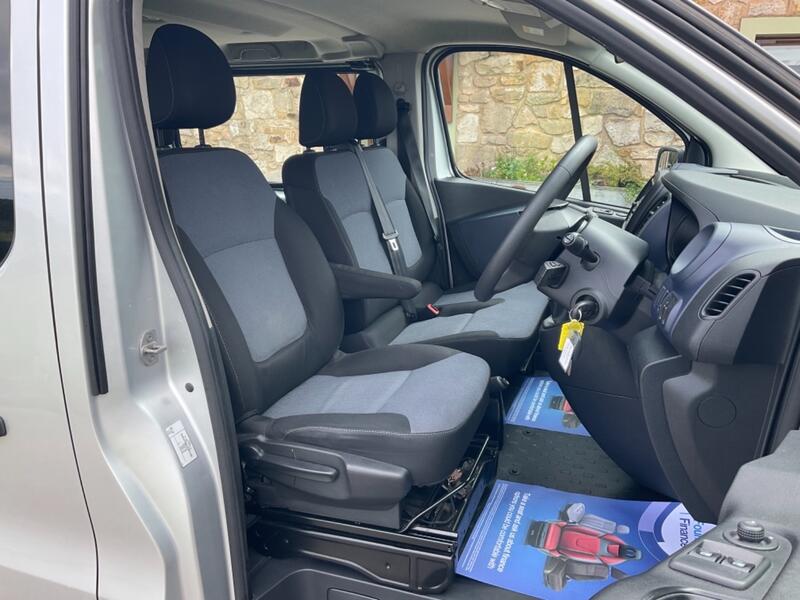 VAUXHALL VIVARO