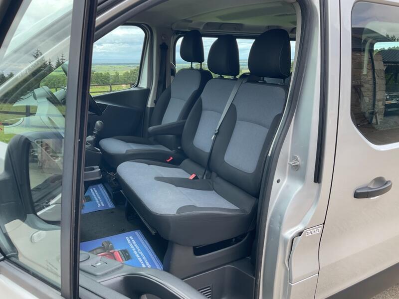 VAUXHALL VIVARO