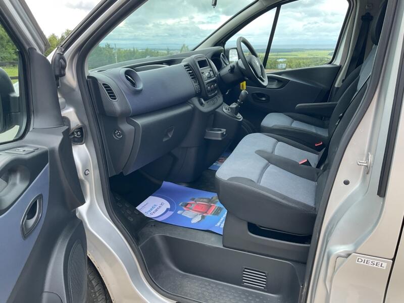 VAUXHALL VIVARO