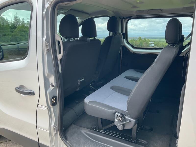 VAUXHALL VIVARO