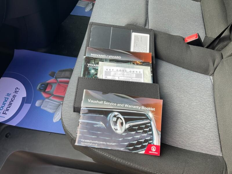 VAUXHALL VIVARO