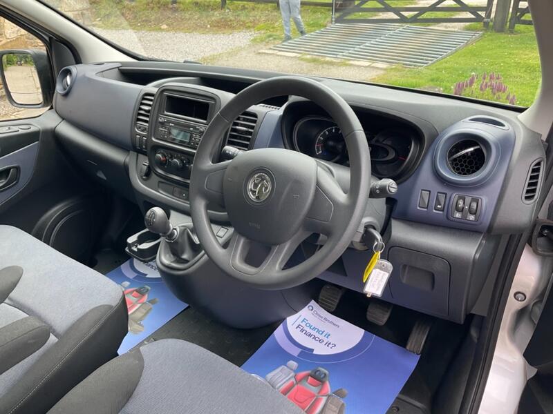 VAUXHALL VIVARO