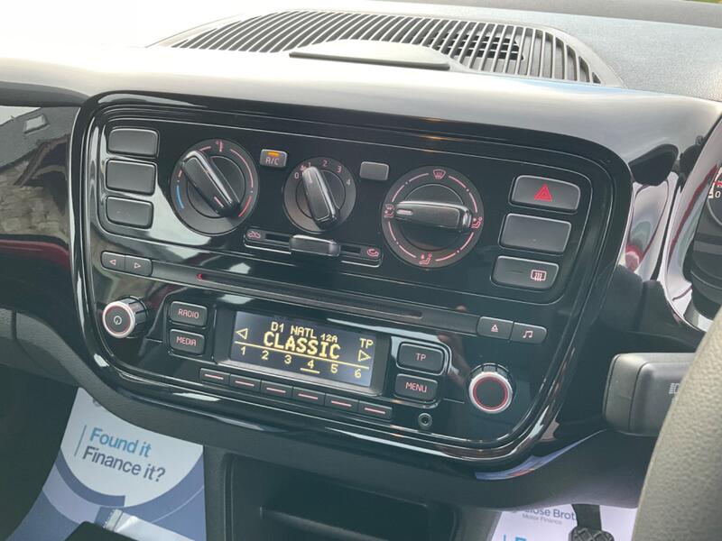 VOLKSWAGEN UP