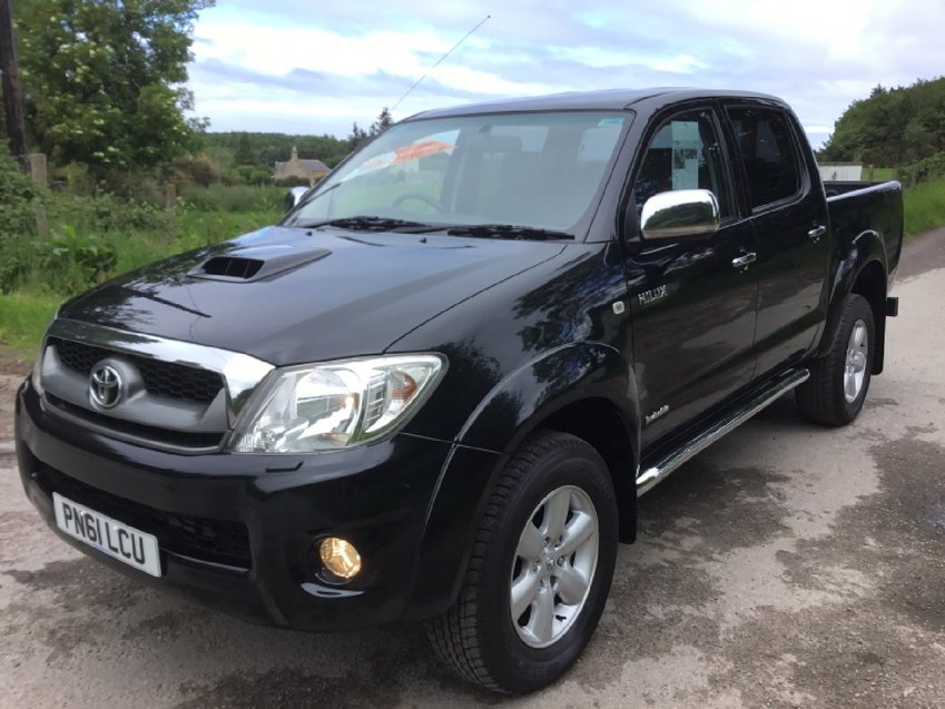 View TOYOTA HILUX 3.0ltr D-4d AUTO INVINCIBLE 4x4 DOUBLE CAB PICK UP 171ps