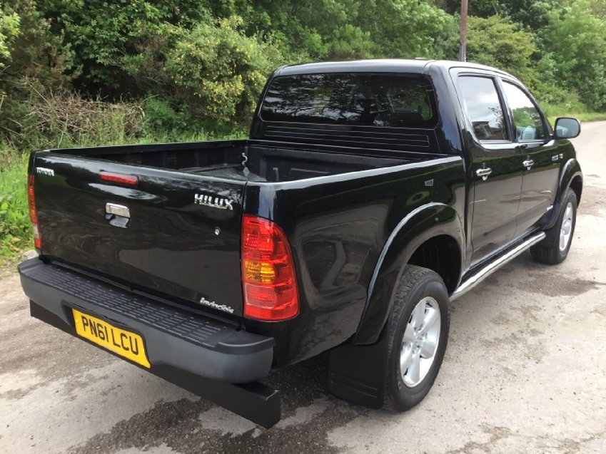 View TOYOTA HILUX 3.0ltr D-4d AUTO INVINCIBLE 4x4 DOUBLE CAB PICK UP 171ps