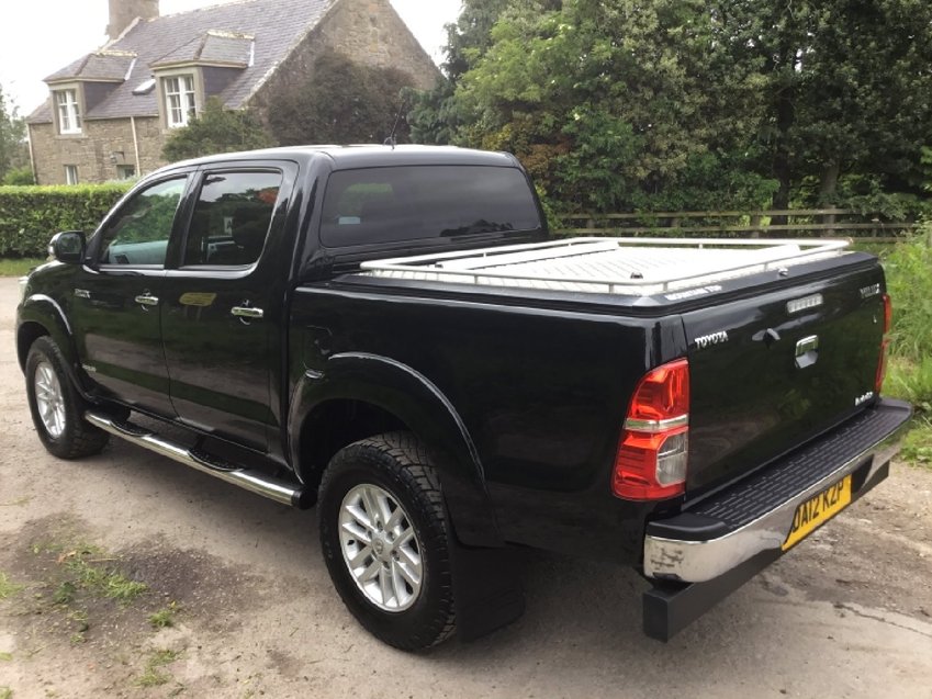 View TOYOTA HILUX 3.0ltr D-4D INVINCIBLE 4x4 DOUBLE CAB PICK UP 171ps