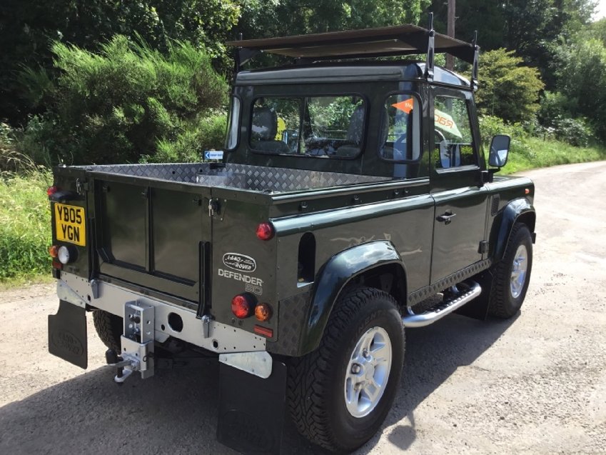 LAND ROVER DEFENDER