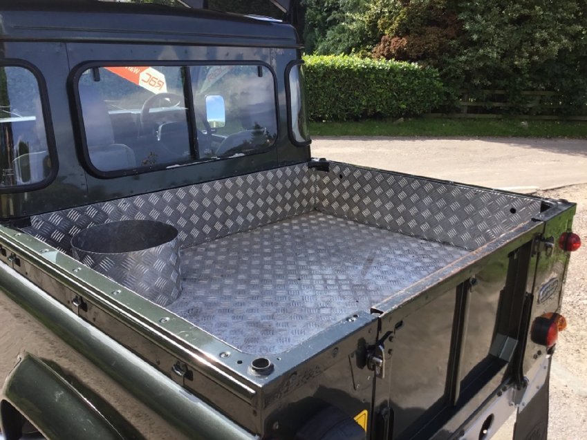 LAND ROVER DEFENDER