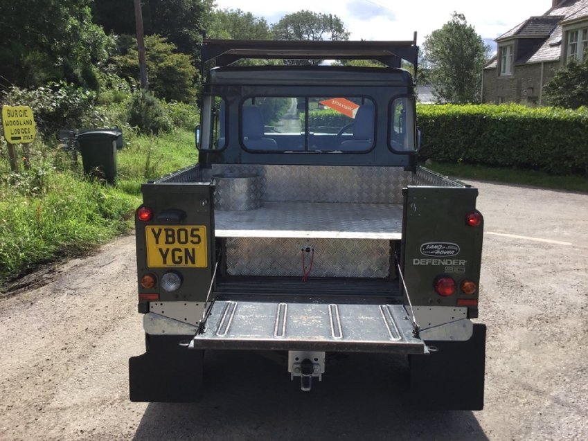 LAND ROVER DEFENDER