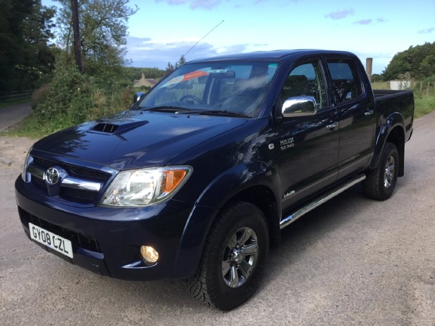 View TOYOTA HILUX 3.0ltr D-4D 170ps INVINCIBLE 4x4 DOUBLE CAB PICK UP