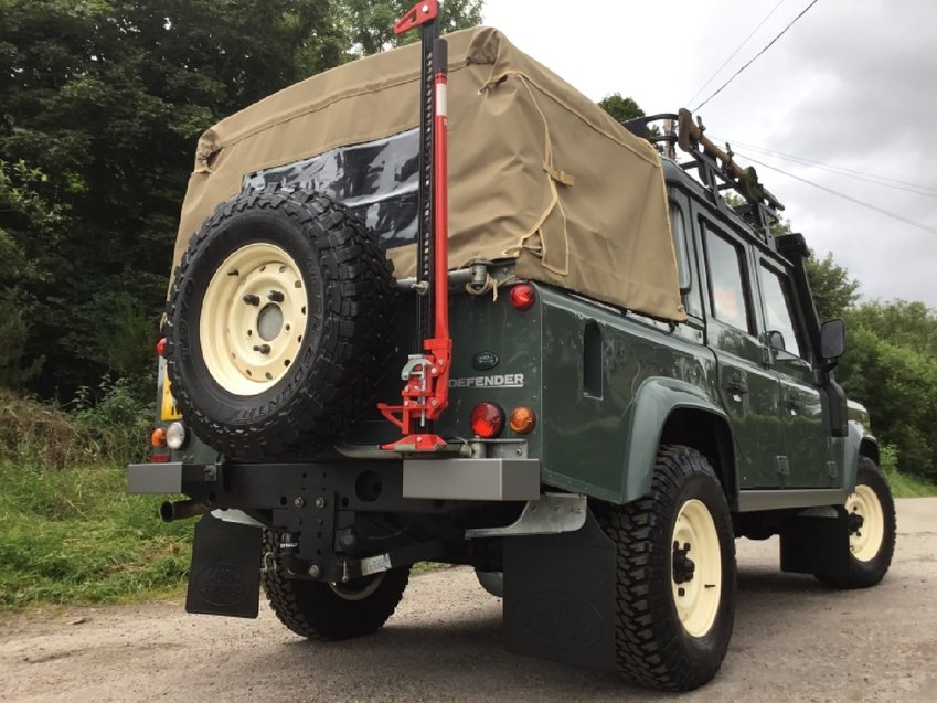 LAND ROVER DEFENDER