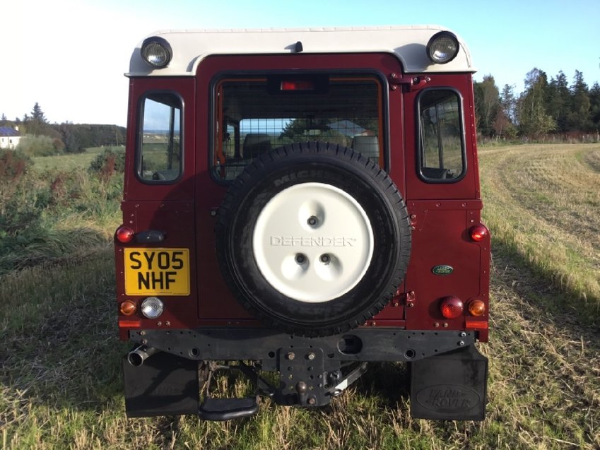 LAND ROVER DEFENDER