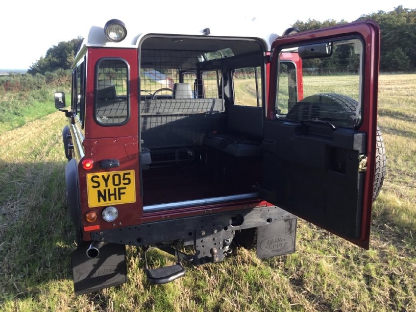 LAND ROVER DEFENDER