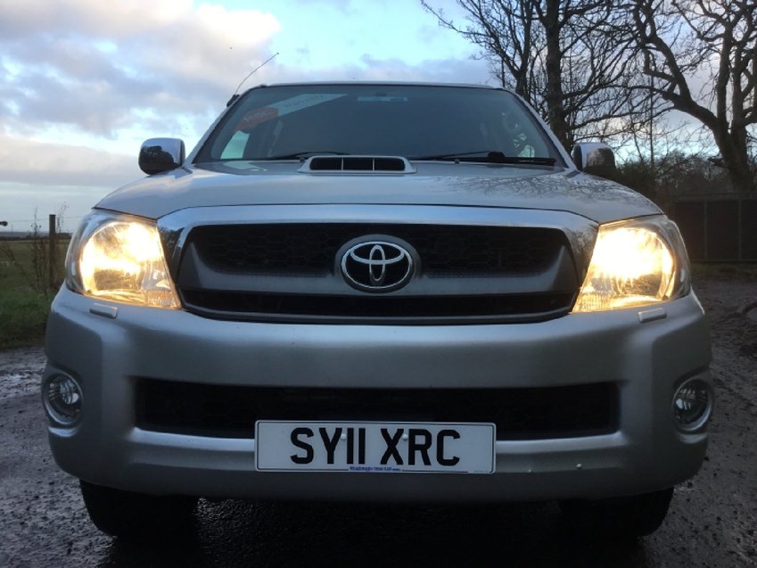 TOYOTA HILUX