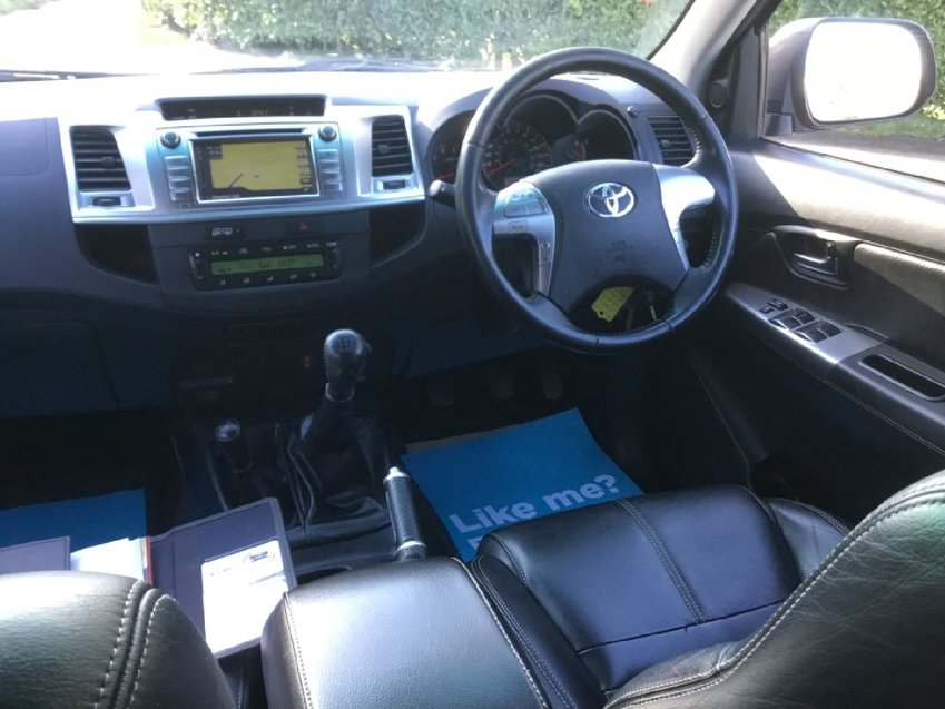 TOYOTA HILUX