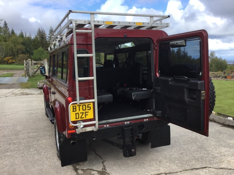 LAND ROVER DEFENDER