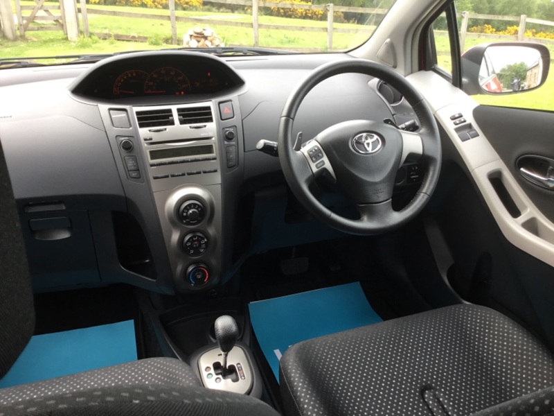 TOYOTA YARIS