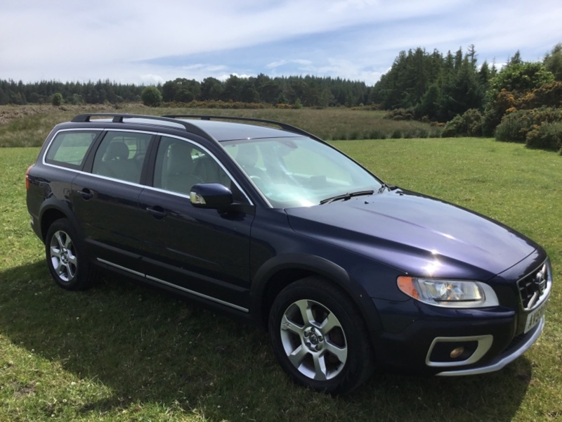 View VOLVO XC70 2.4ltr D5 SE LUX AWD AUTO ESTATE 205ps