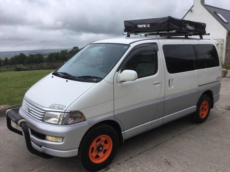 TOYOTA HIACE