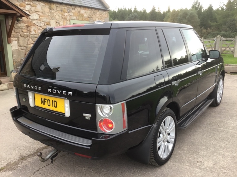 View LAND ROVER RANGE ROVER 3.6ltr TDV8 VOGUE AUTO 4x4 ESTATE 272ps