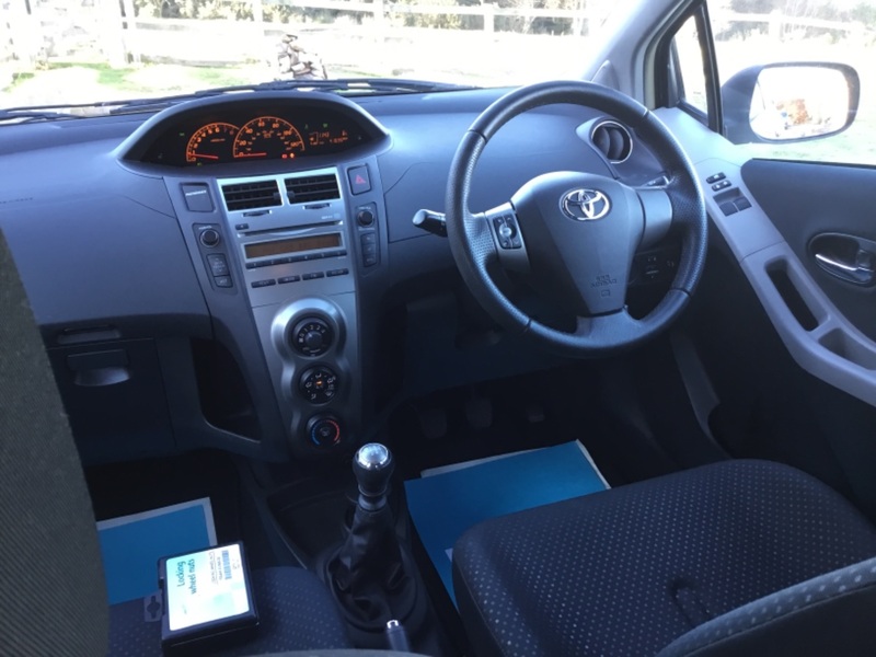 TOYOTA YARIS