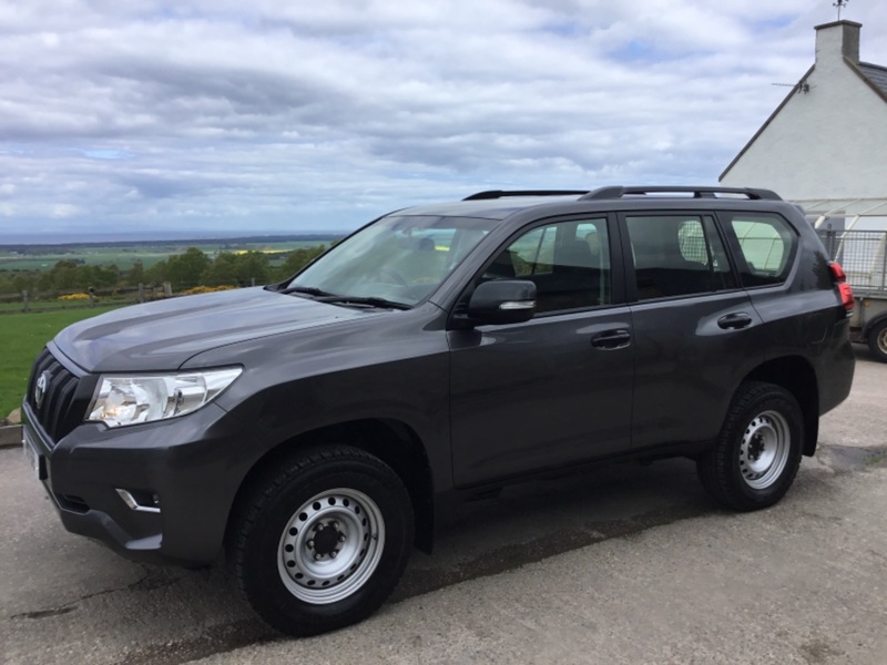 View TOYOTA LAND CRUISER 2.8ltr D-4D 4x4 5 SEATER LWB UTILITY COMMERCIAL 175ps