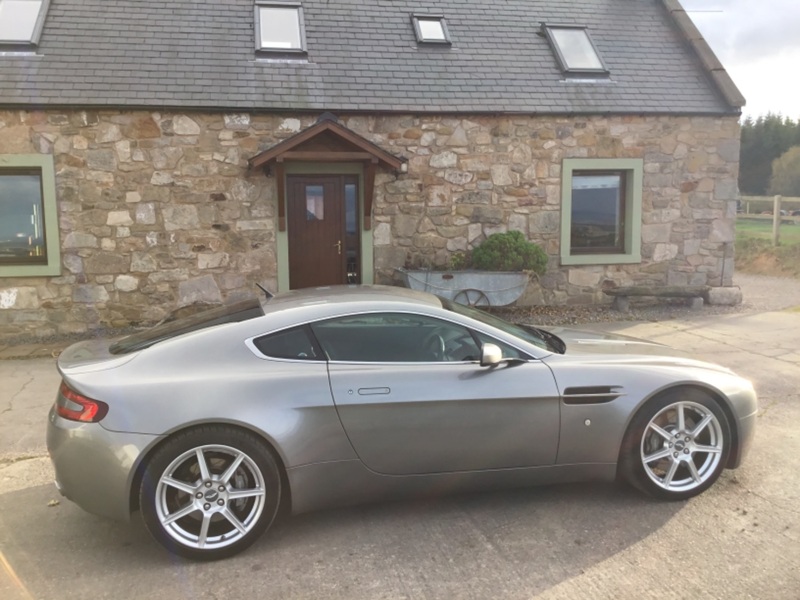 ASTON MARTIN VANTAGE