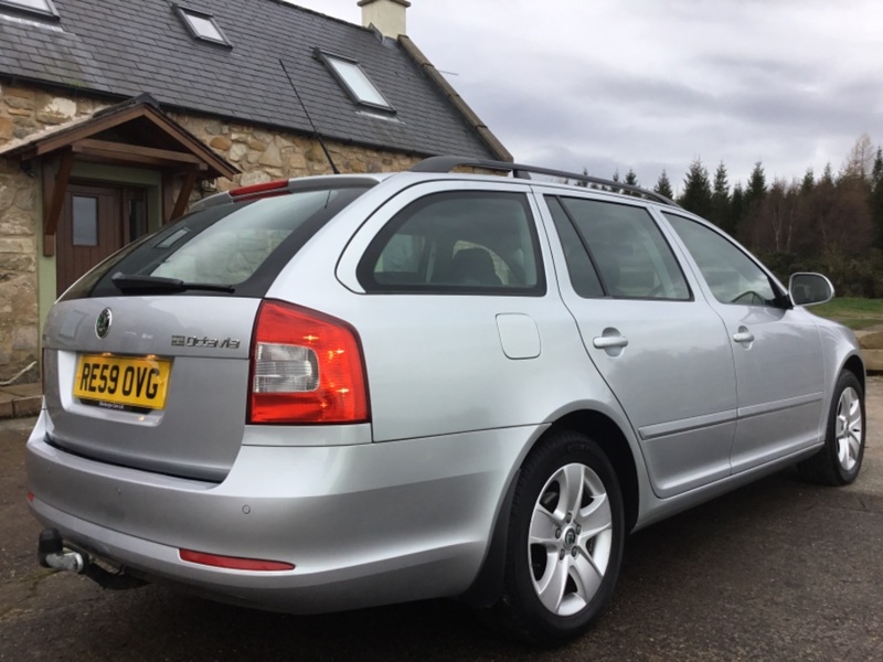 View SKODA OCTAVIA 1.9 TDi PD ELEGANCE DSG AUTO ESTATE 105ps